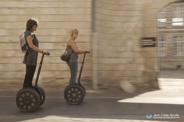 reportage corporate office de tourisme et portraits en action sur animation touristique balade en segway pour découvrir châlons-en-champagne